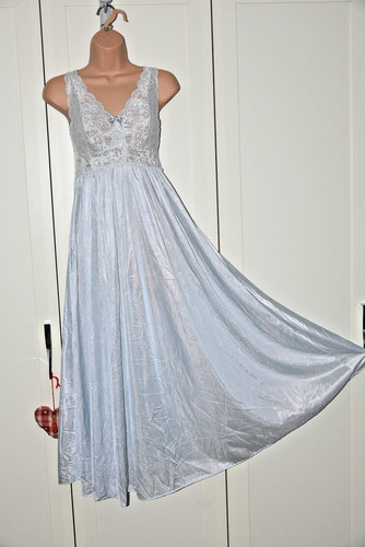 Night utterly feminine - utterly,
