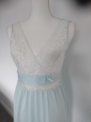 Vtg slippery glossy - nylon, lace