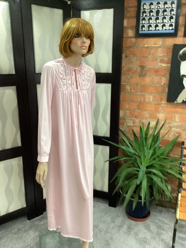 Vintage 1970s pink nylon - 1970s,