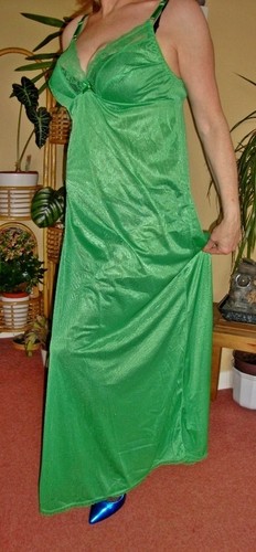 Emerald grn silky lacy full - grn,