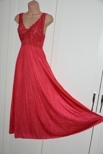 Night very feminine - -,