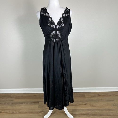 Vtg full sweep - full, lace