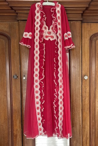 Vintage glamour saxon - saxon, red