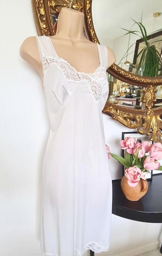 Vintage 70s white lace and