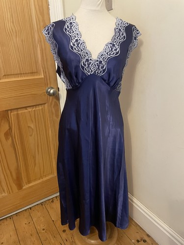 Vintage blue nylon plunge lace - blue,